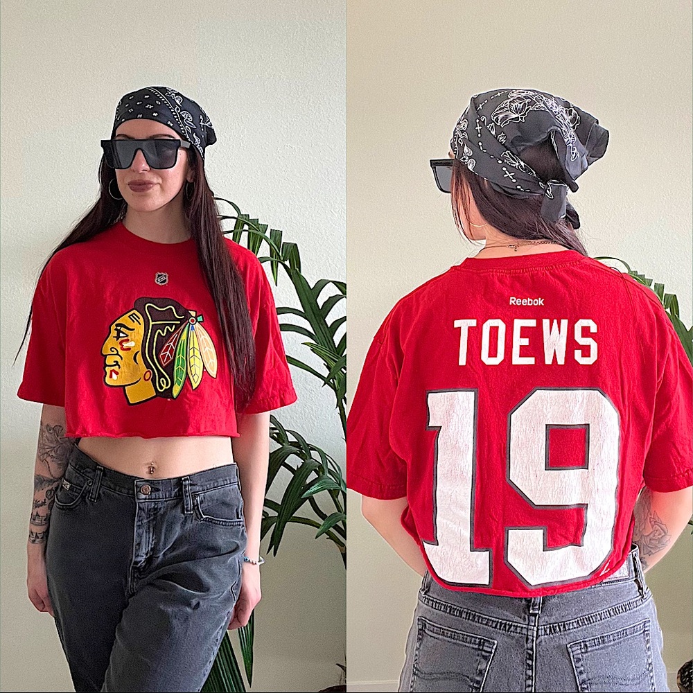 Chicago Blackhawks 🏒 Jonathan Toews NHL Crop Tee